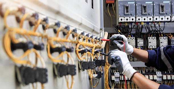 Professional Electrician technician working in Elmore, AL